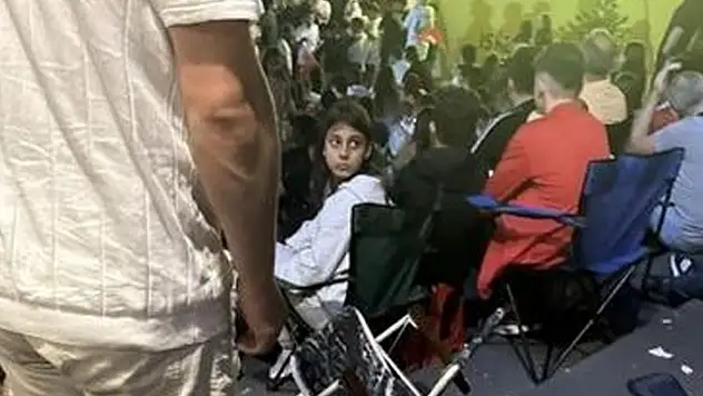 Milli maçı izlerken parmağı koptu
