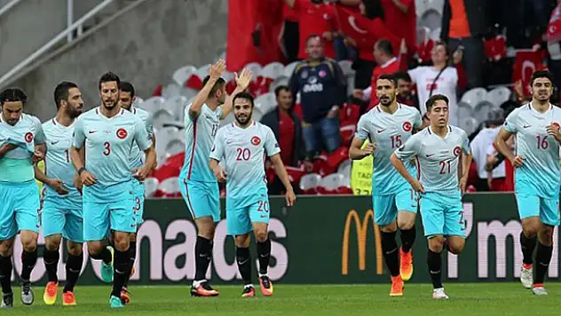 Milli maçın gelirleri, şehitlerin ailelerine bağışlanacak