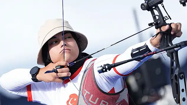 Milli okçu Elif Berra Gökkır'dan Paris 2024'te tarihi başlangıç
