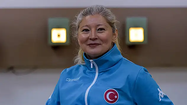Milli para atıcı Aysel Özgan, Dünya Kupası'nda rekor kırarak altın madalya kazandı
