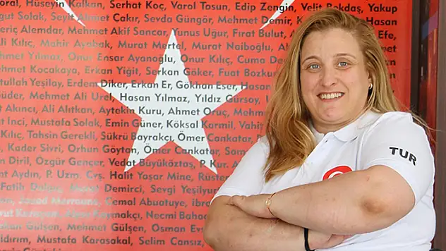 Milli paralimpik atıcı Ayşegül Pehlivanlar, Avrupa Şampiyonası'nda altın madalya kazandı
