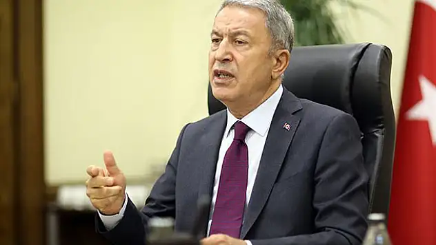 Milli Savunma Bakanı Akar'dan Yunan gazetesinin manşetine tepki: Yunan basın tarihinde kara bir leke olarak kalacak