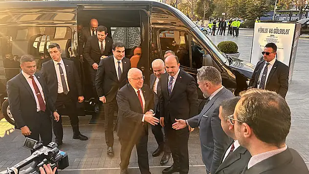 Milli Savunma Bakanı Güler, Konya Büyükşehir Belediyesini ziyaret etti