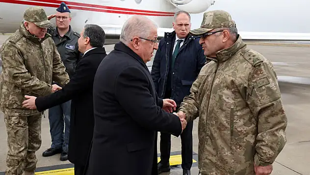 Milli Savunma Bakanı Irak sınırında