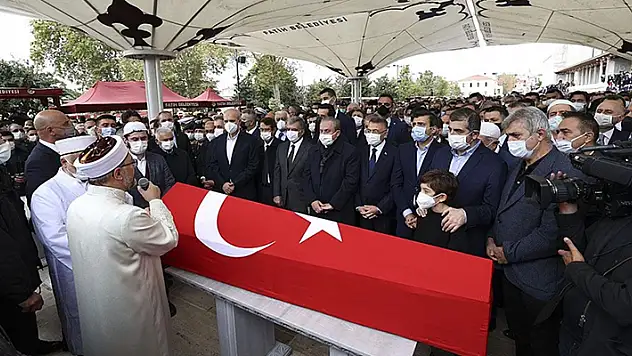 Milli SİHA'ların öncü ismi Özdemir Bayraktar son yolculuğuna uğurlandı
