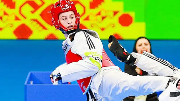 Milli sporcu Ağrıs'tan tekvandoda altın madalya