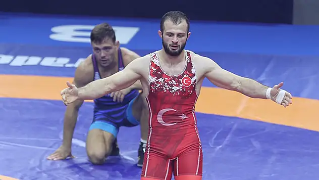 Milli sporcu Enes Başar, Dünya Güreş Şampiyonası'nda bronz madalya kazandı
