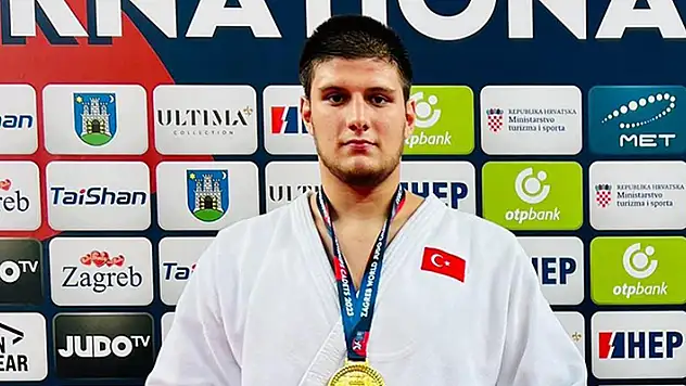 Milli sporcu İbrahim Tataroğlu Paris'te son 16 turuna yükseldi
