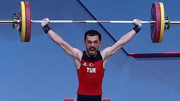 Milli sporcu Muammer Şahin, Avrupa Halter Şampiyonası'nda gümüş madalya kazandı
