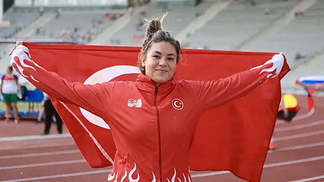 Milli sporcu Özlem Becerek, Avrupa Atmalar Kupası'nda altın madalya kazandı
