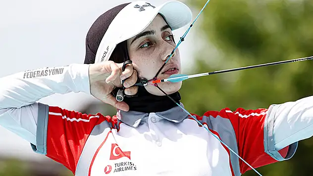 Milli sporcu Süzer'den Avrupa Okçuluk Şampiyonası'nda bronz madalya
