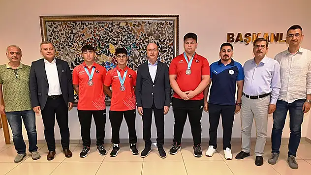Milli  sporculardan Pekyatırmacı'ya ziyaret