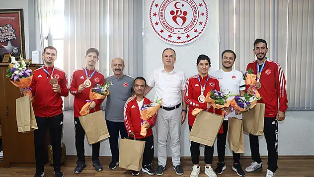 Milli sporculardan Şahin'e ziyaret