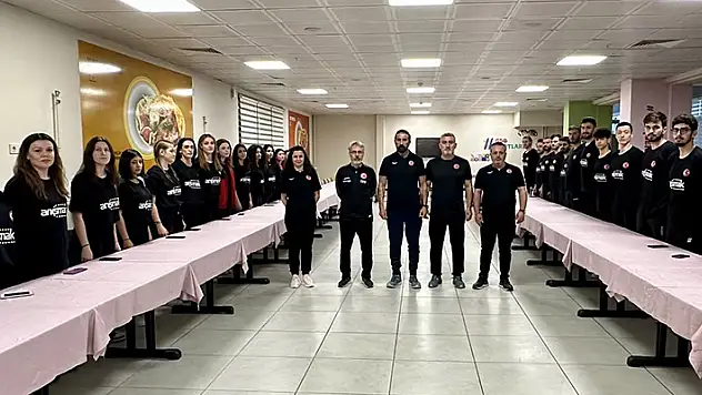Milli voleybolcular, Avrupa Şampiyonası'na hazırlanıyor