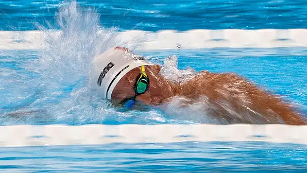 Milli yüzücü Kuzey Tunçelli, olimpiyat oyunları tarihinde yüzmede finale kalan ilk Türk sporcu oldu
