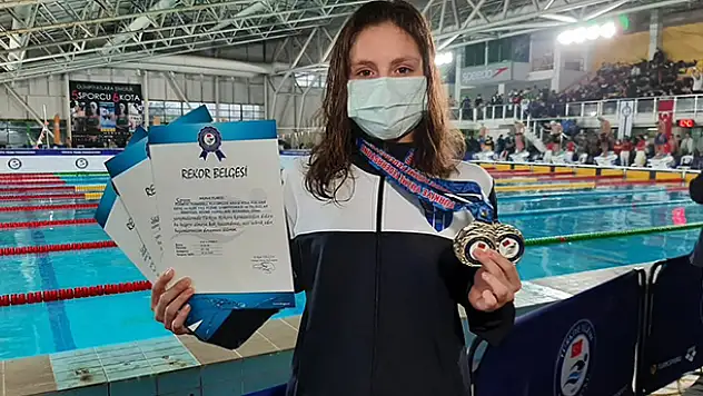 Milli yüzücü Merve Tuncel, olimpiyat A barajını geçti