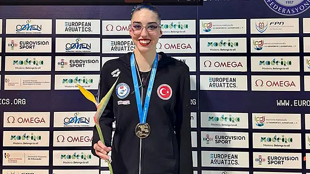 Milli yüzücü Selin Hürmeriç'ten Portekiz'deki kupada altın madalya