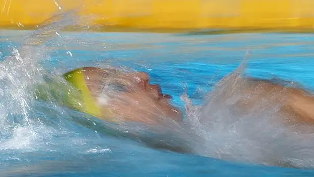 Milli yüzücü Talya Erdoğan, Sırbistan'da Comen Cup Yüzme Müsabakası'nda birinci oldu
