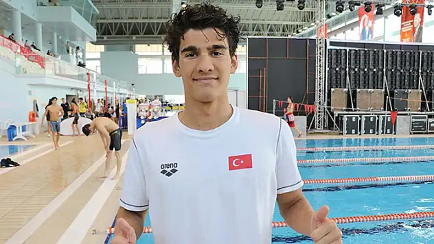 Milli yüzücü Yiğit Aslan 800 metre serbestte olimpiyat A barajını geçti
