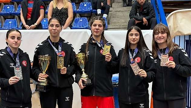 Milliler, Karadağ'dan 6 madalyayla döndü
