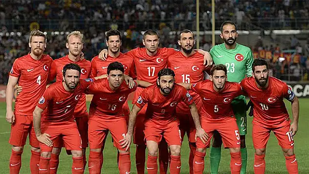 Milliler siyah bantla çıktı