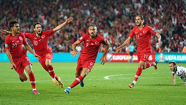 Millilerden golden sonra asker selamı