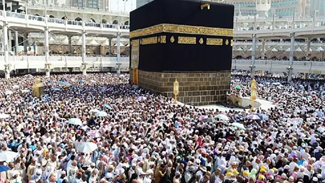 Milyonlara müjde! İmzalar atıldı - Diyanet'ten taksitle umre imkanı
