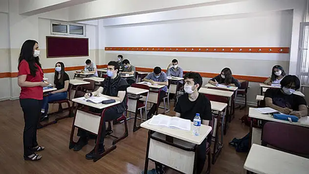 Milyonlarca öğrenci bunu soruyor! Bu yıl sınıfı geçmek için şart