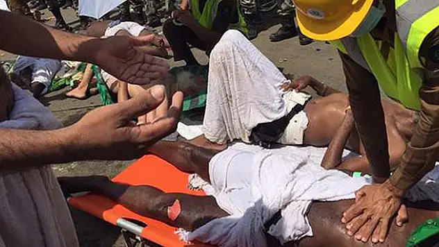 Mina'da izdiham! En az 453 ölü, 791 yaralı