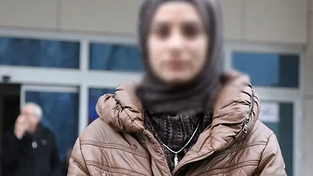 Minibüste Başörtülü Kıza Saldırı Anı Kamerada