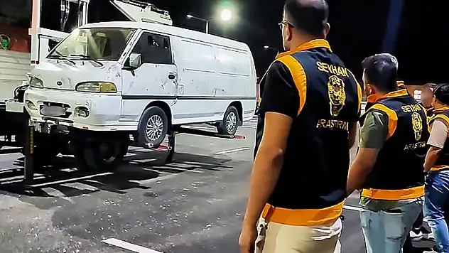 Minibüsteki kolilerden ruhsatsız 40 tabanca çıktı, araç sahibi tutuklandı
