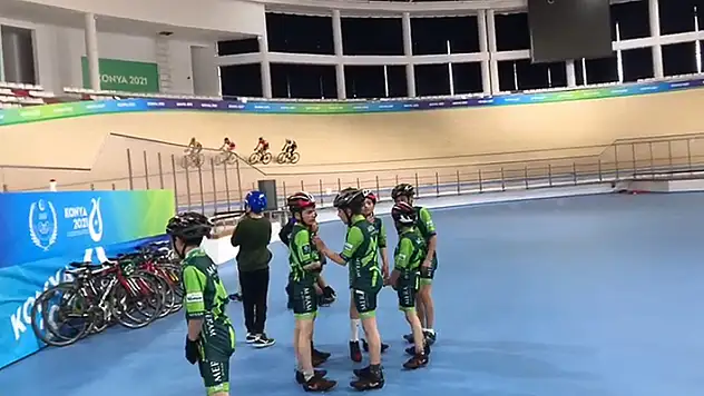 Minik bisikletçiler şampiyonaya Olimpik Veledrom'da hazırlanıyor