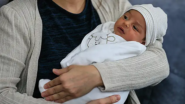 Minik Furkan, anne karnındaki ameliyatla hayata tutundu