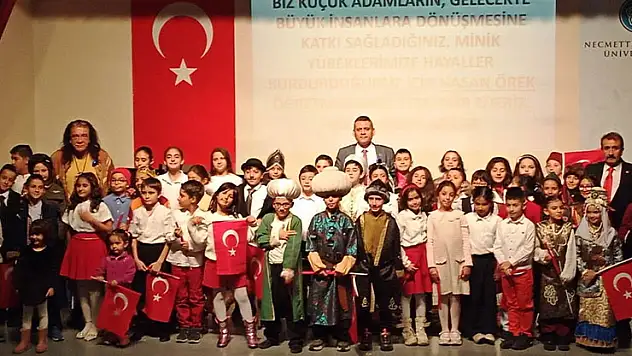 Minikler Geleceğin Umutları'nı sahneledi