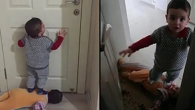 Minik ikizlerin kapı açma numarası şoke etti