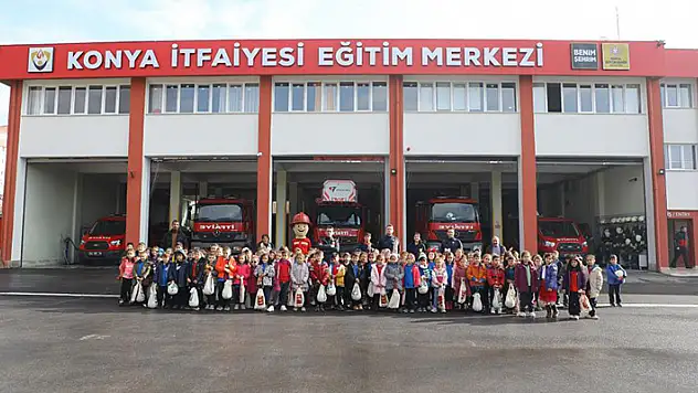 Minik öğrenciler Konya İtfaiyesi'nde yangın bilinci kazanıyor
