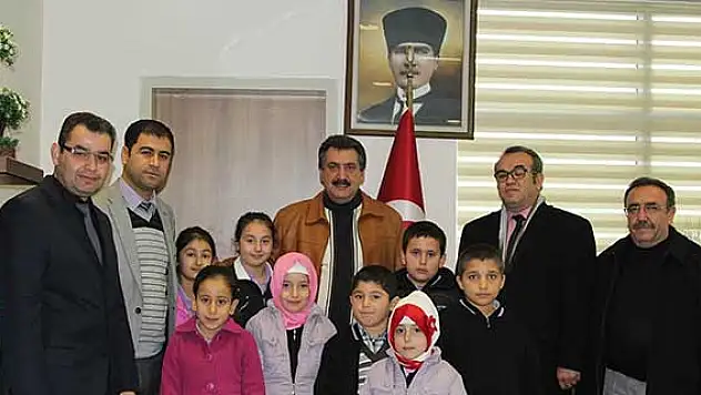 Minik öğrencilerden başkan Kale'ye ziyaret