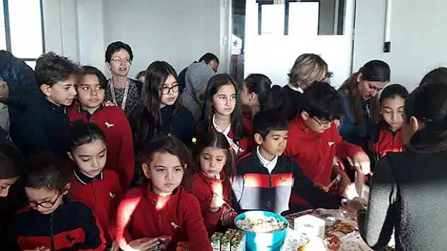 Minik öğrencilerin  duyarlı davranışı