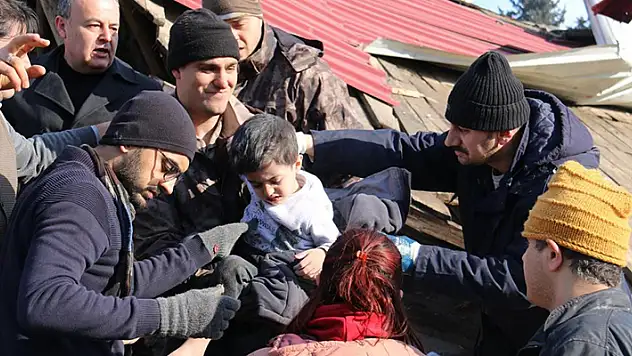 Minik Şahin 30 saat sonra sağ çıkartıldı
