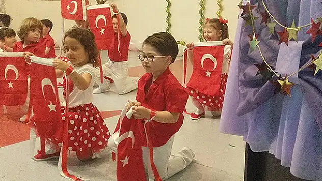 Minikler coştu coşturdu