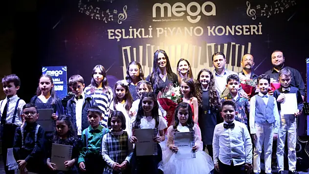Minikler Mega 'Eşlikli Piyano Konseri' ile mest etti 