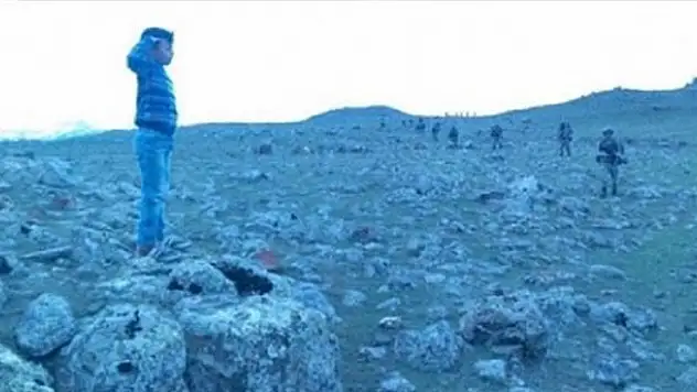 Miniklerden asker selamlı karşılama