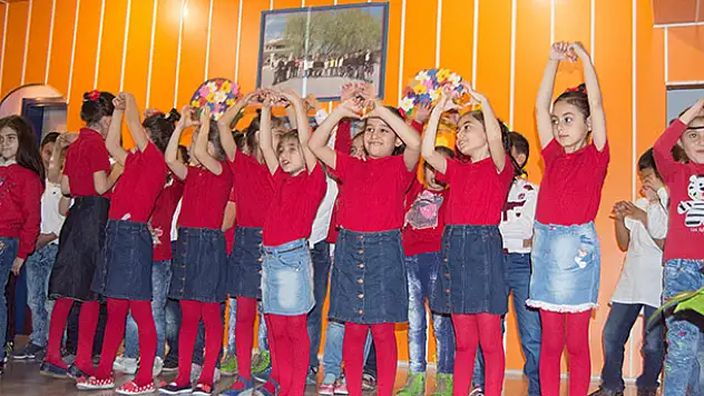 Miniklerden Büyüklere Saygı