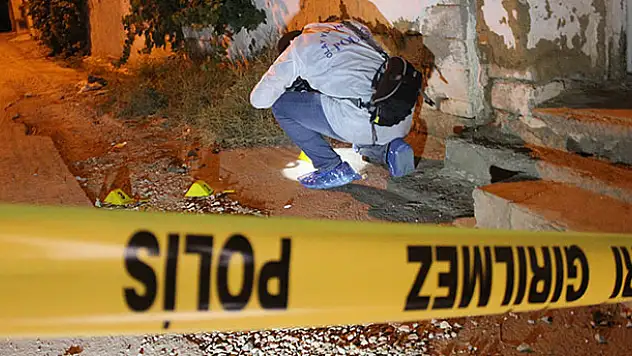 Misafirliğe gitti, bacağından vuruldu