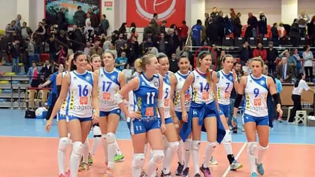 Miss Turkey'de 1'inci olan Ecem Çırpan voleybolcu çıktı