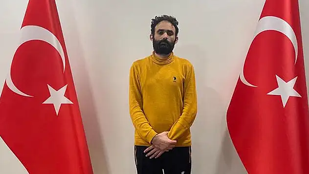 MİT, firari PKK/YPG'li terörist Rasim Akyol'u yurt dışında yakalayarak Türkiye'ye getirdi
