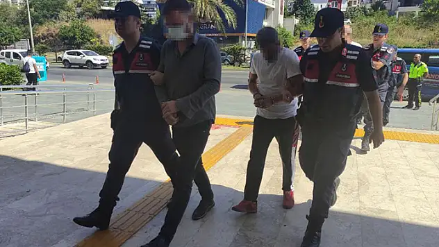 MİT oyunu oynayan 5 kişi jandarmayı kandırmaya çalıştı! İçlerinden biri avukat...
