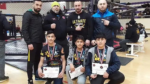 MMA müsabakasına katılan Kululu gençler 3 madalya kazandı
