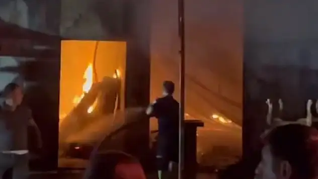 Mobilyacılar sitesindeki yangında 6 iş yeri zarar gördü
