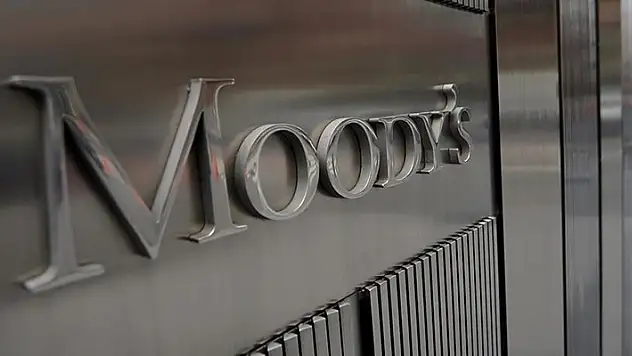 Moody's, Türkiye'nin kredi notunu iki kademe artırdı
